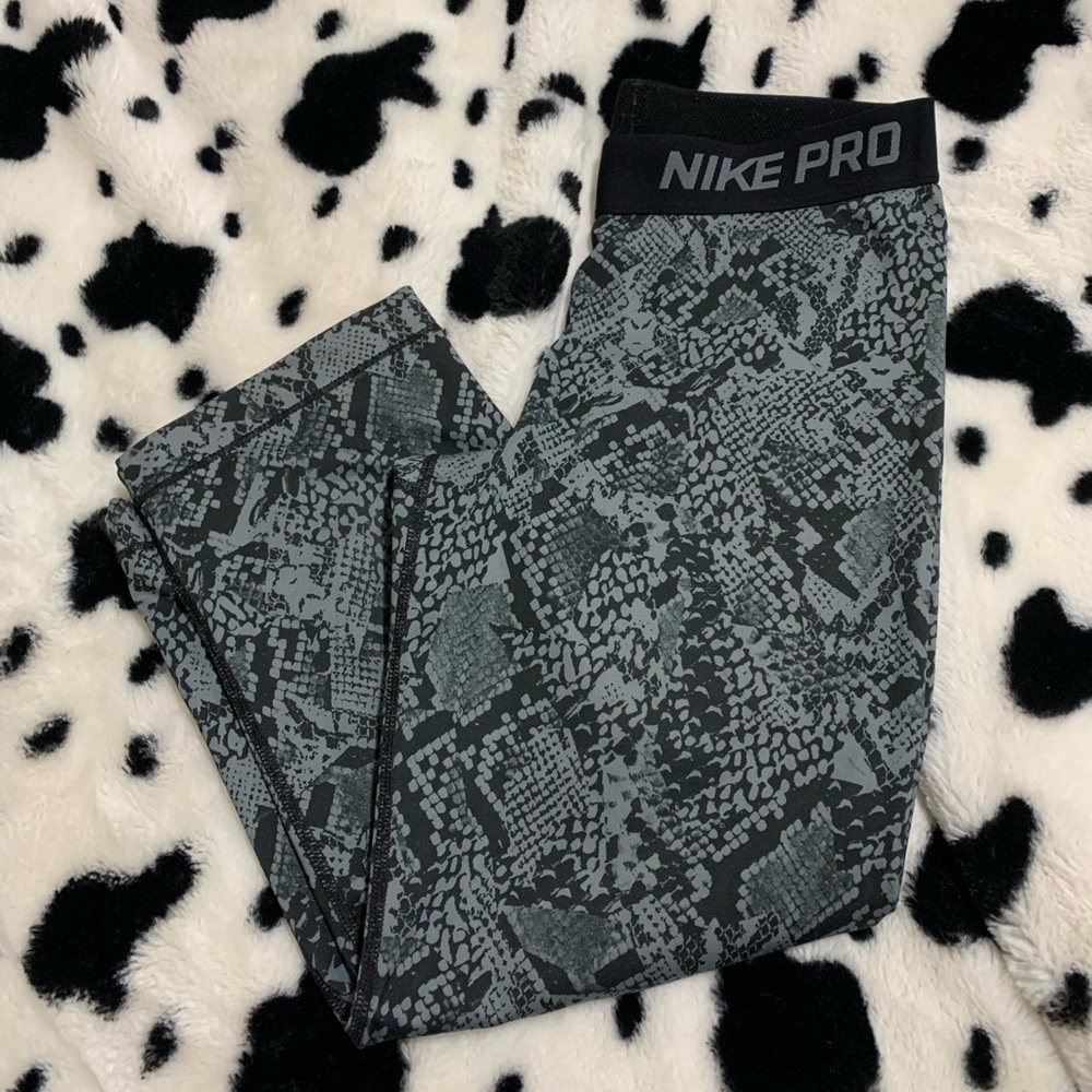 Nike leggings 2/3 length